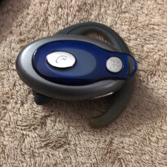 Motorola Bluetooth with charging cord 💕 - Picture 4 of 7